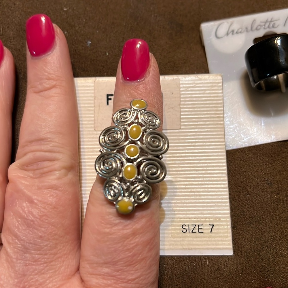 2 Ladies’ Ring 1 is NWT